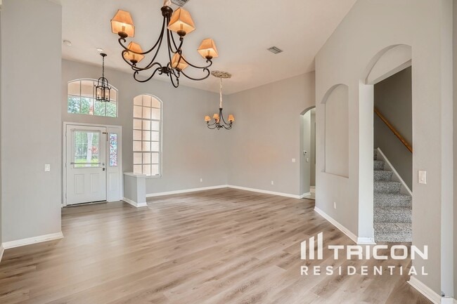 Photo - 8521 Bramwell Way