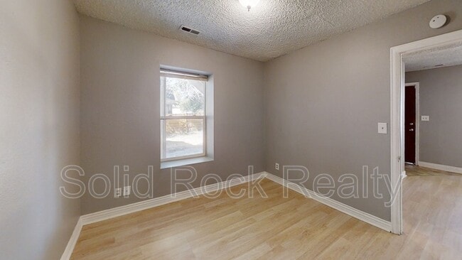 Photo - 714 E 3rd St Unit 1