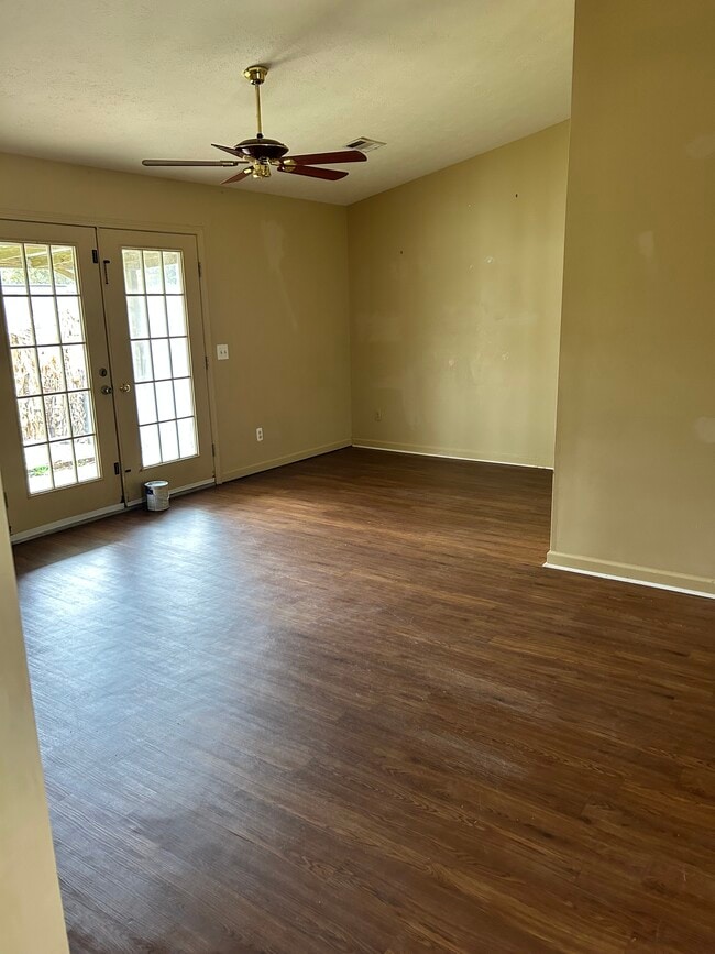 Photo - 1033 DeKalb St