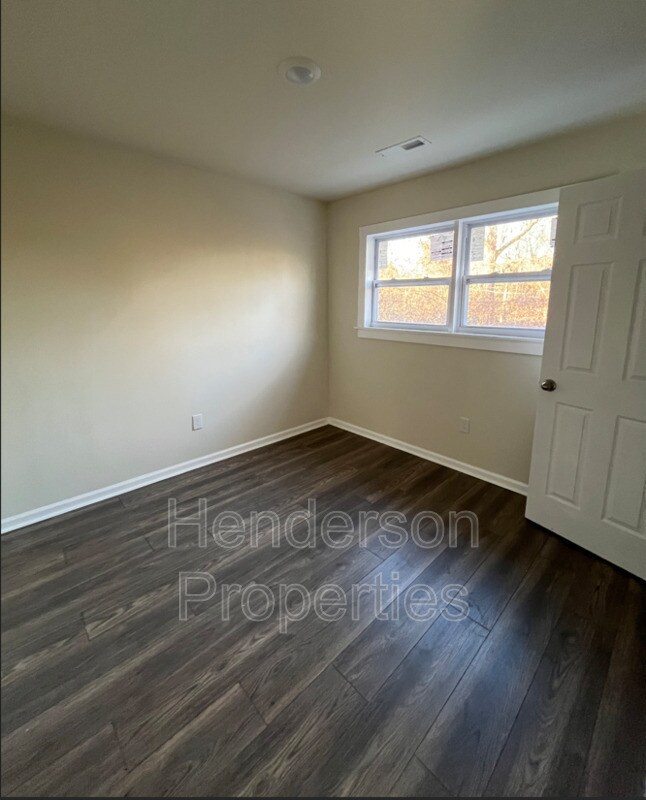 Photo - 2715 Dundeen St