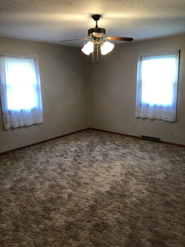 Photo - Available soon! 3 Bedroom / 2 Bathroom Hou...