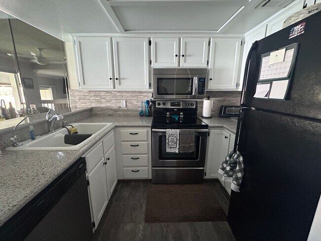 1800 Club House Dr