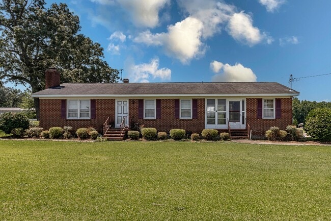Building Photo - Brick Ranch in Pikeville! Lawn care included! Rental