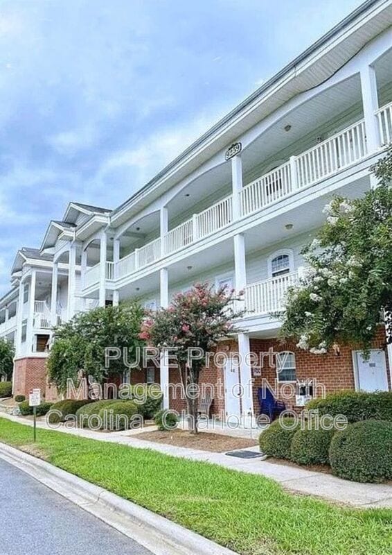 Photo - 8913 Meadow Vista Rd