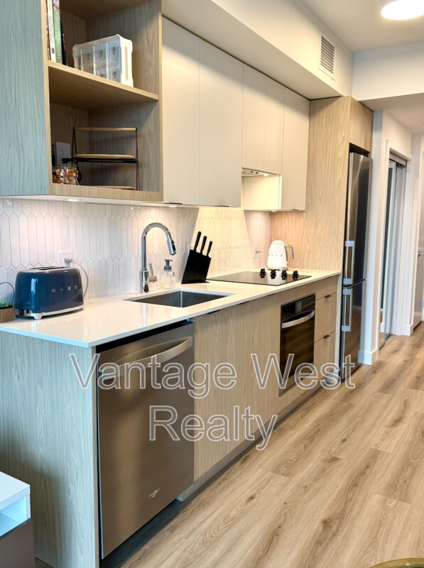 Photo - 1488-1488 Bertram St