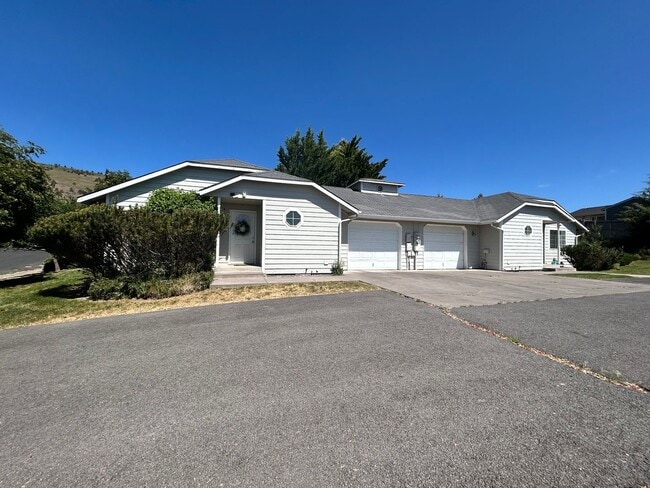 5548 - 5550 - 5548 - 5550 Apartment Unit 5548