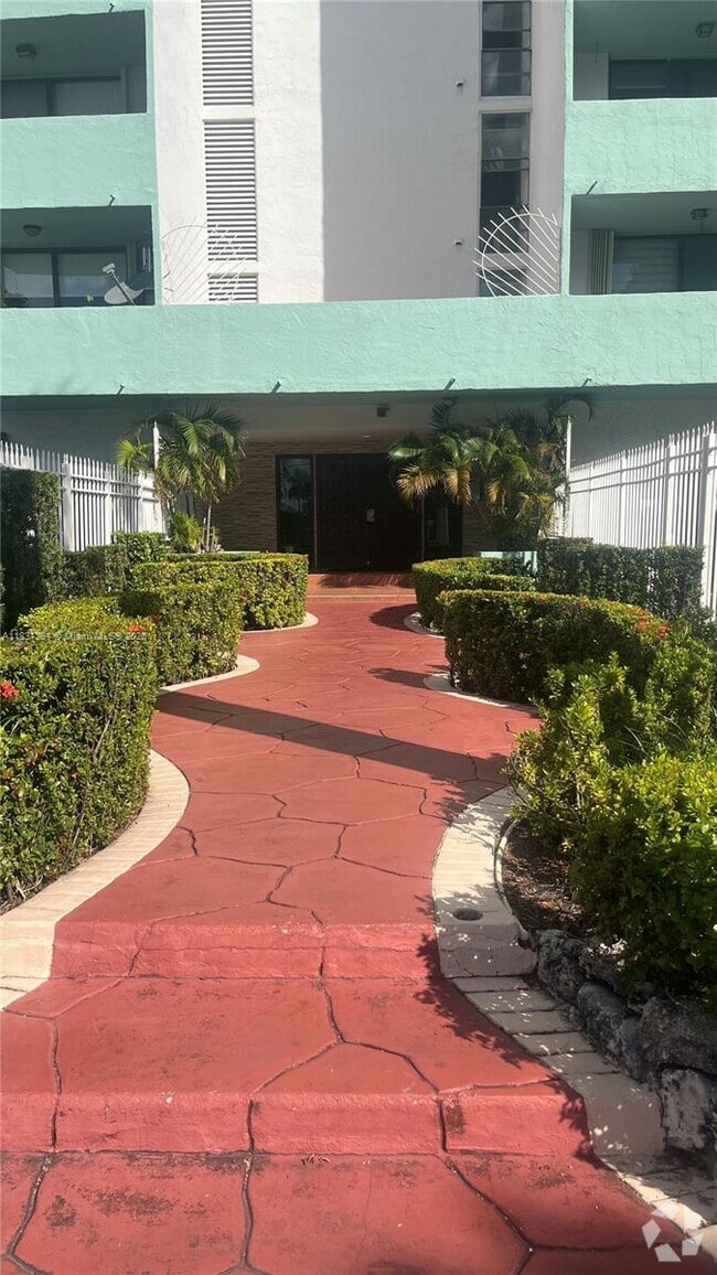 Building Photo - 1825 W 44th Pl Unit 309 Rental