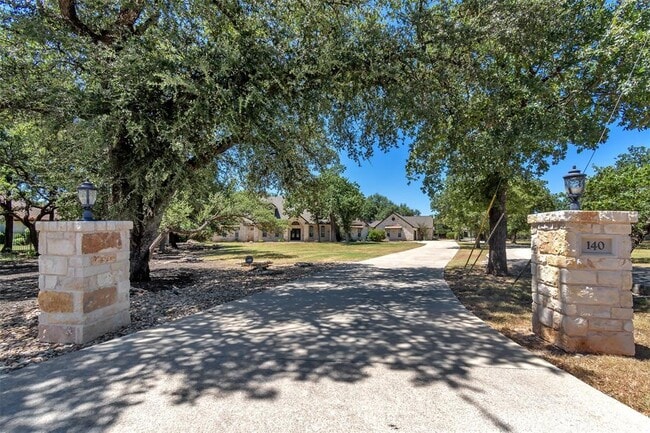 Photo - 140 Oak Plaza Dr