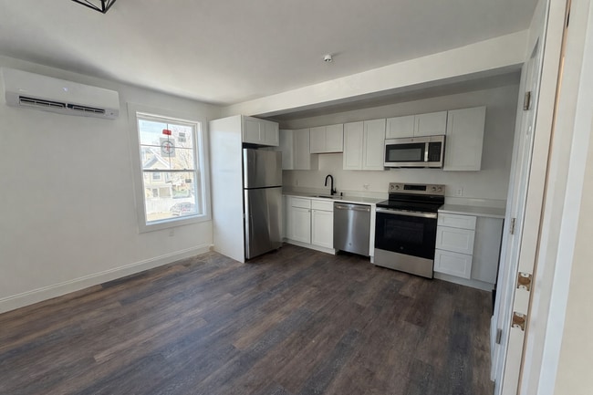 Building Photo - 371 Cabot St