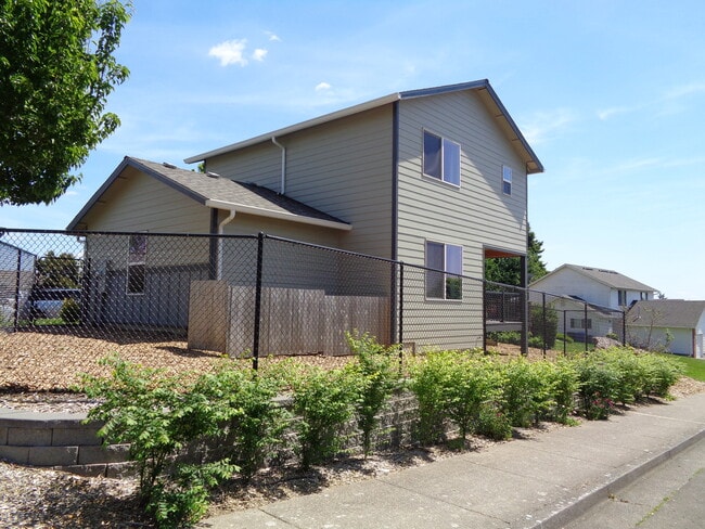 Photo - 1364 Northern Heights Loop NE