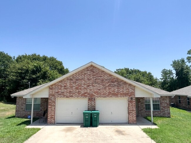 Photo - 2203 Indian Trail Unit A
