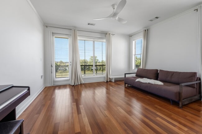 Photo - 380 Island Dr