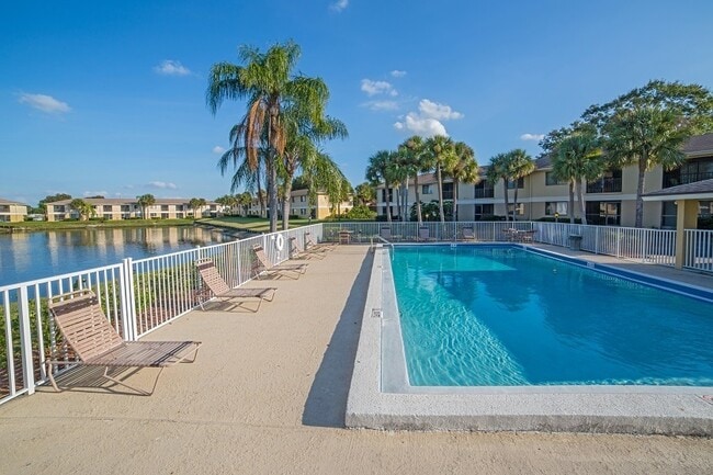 Monterey Lakes Apartments
