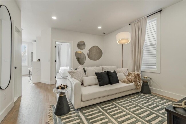 Building Photo - 97-99 Zabriskie St Unit 3R