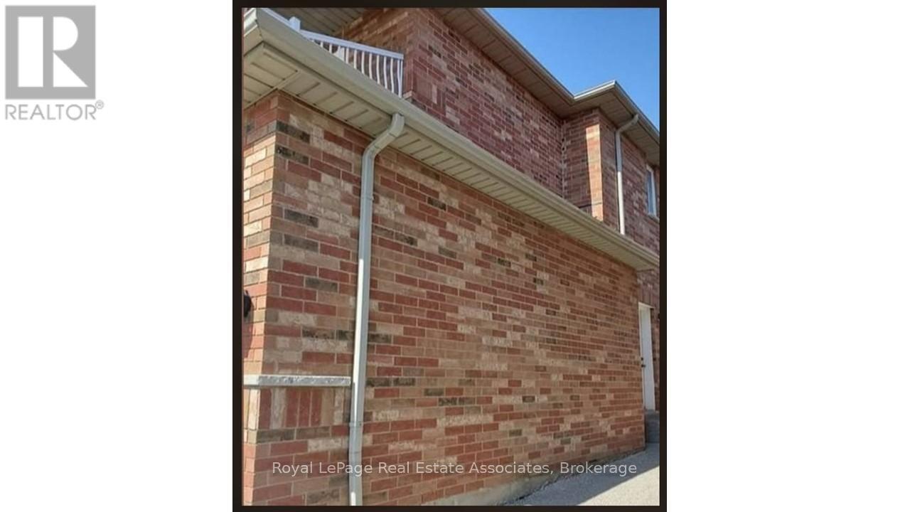 Photo - 373 Arrowsmith Dr