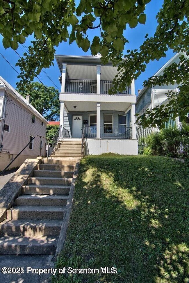 Building Photo - 1515 Pine St Rental