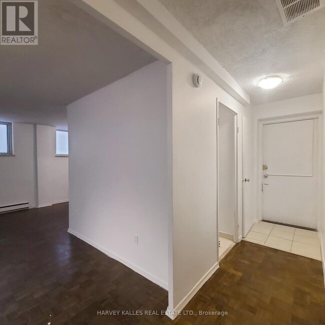 Photo - 570 Eglinton Ave W Unit 4