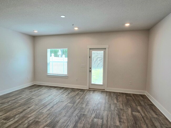 Photo - Stunning Townhome – Prime Pensacola Location