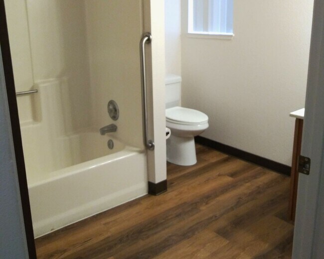 Photo - Anderson Court Apartments Unit 1515-2