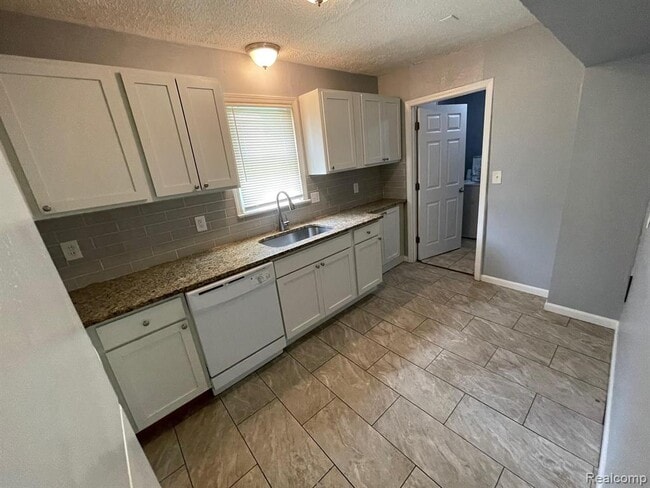 Photo - 11775 Inkster Rd