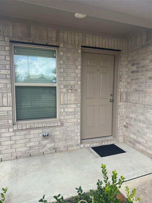 Photo - 18703 Mercer Fls Dr