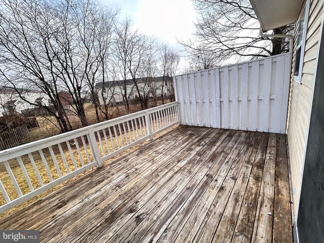 Photo - 209 Copperfield Ln