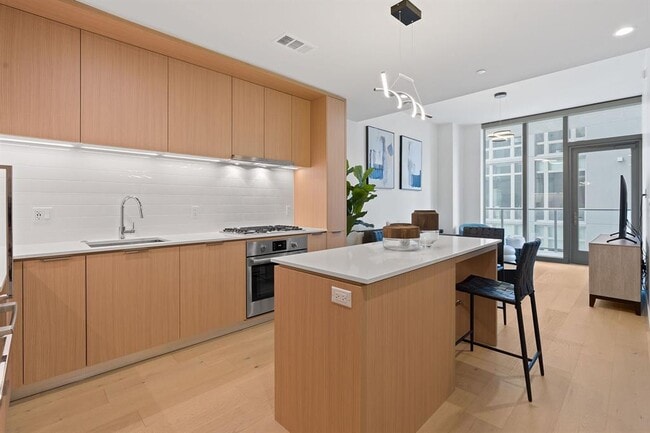 Building Photo - 44 East Ave Unit 1902