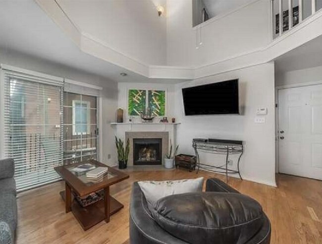 Photo - 3310 Fairmount-2047.4 Unit 2047.4