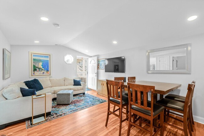 Photo - 9609 Pacific Ave Unit 2