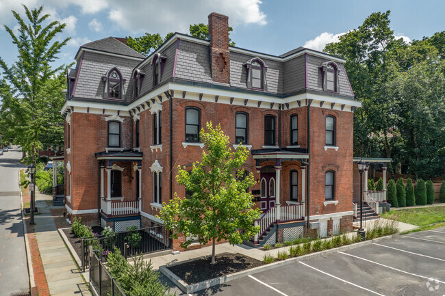 Building Photo - The Union Street Historic District Rental