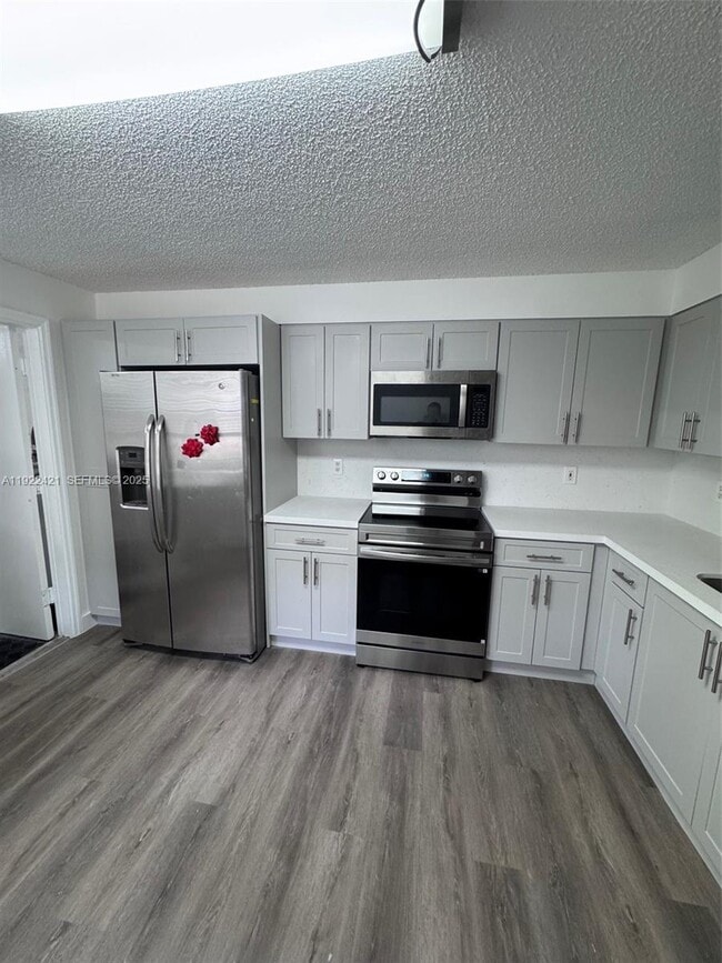 Building Photo - 1140 Sorrento Dr