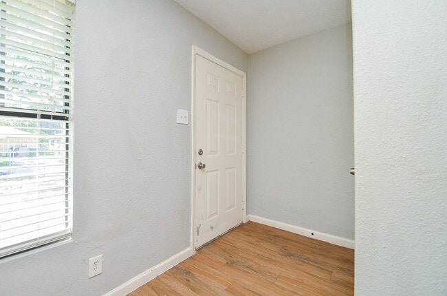 Photo - 5405 Southlea St