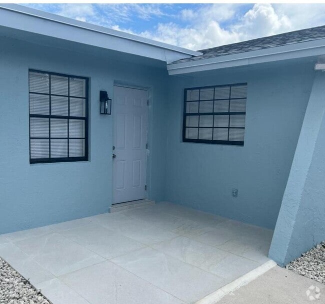 Building Photo - 4791 Elmhurst Rd Rental