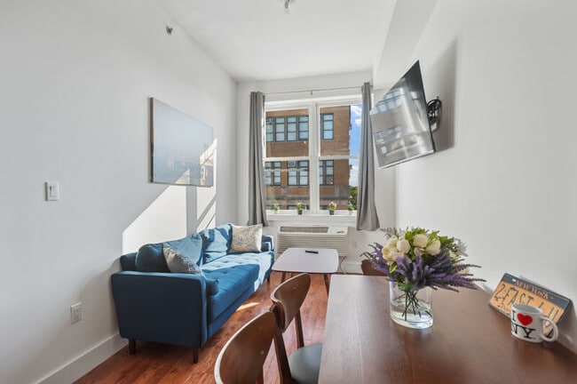Shared/Private Rooms in Modern Co-Living Apt