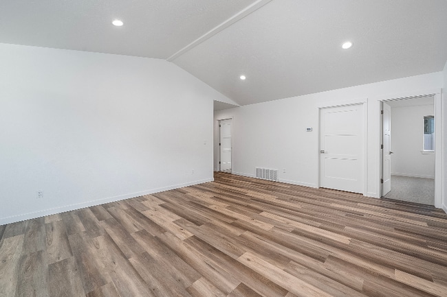 Photo - 128 W View Dr