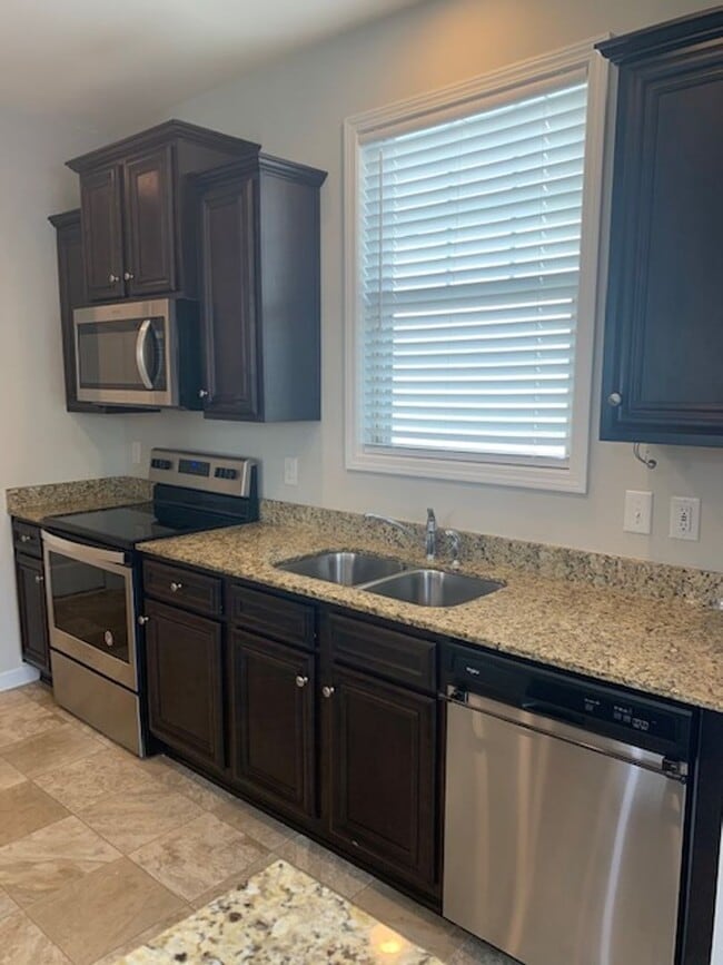 Photo - Spacious 3 bedroom, 2.5 bathroom available for rent in Columbia County