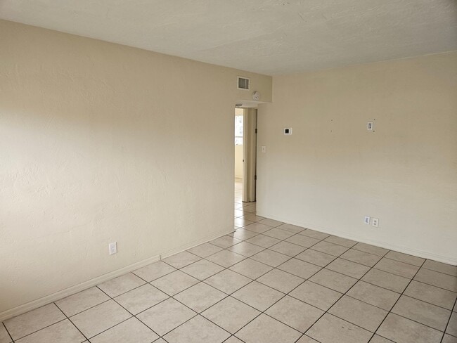 Photo - 2 Bedroom Unit in St Pete