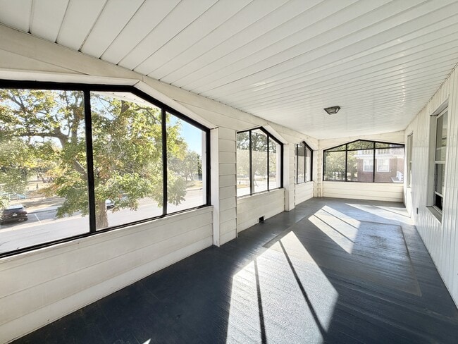 Photo - 715 Bushnell St