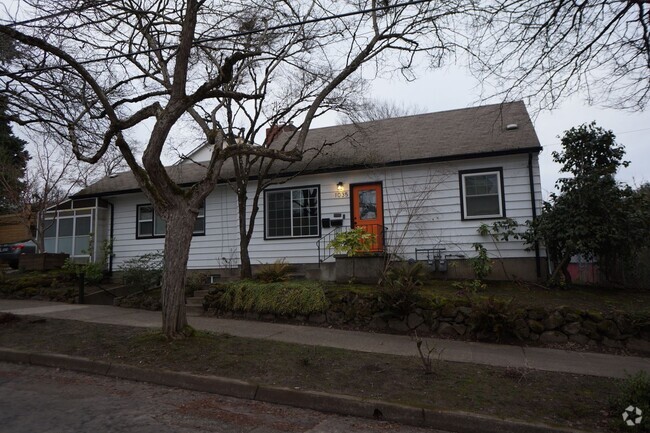 Building Photo - SE Portland - Brooklyn neighborhood charmi... Rental