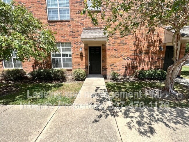 Building Photo - 710 E Boyd Dr