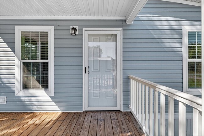 Photo - Brand-New Home on Canal to Lake Griffin – ...