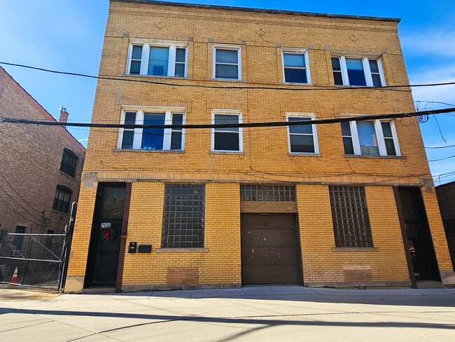 Building Photo - 2028 W 35th St Unit 3