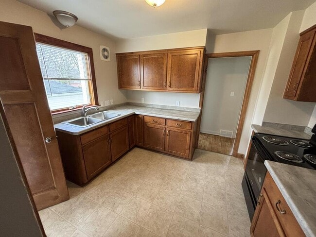 Photo - W63N399 Hillcrest Ave