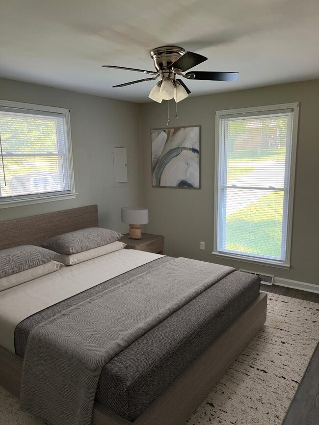 Photo - 1824 Holloway Cir