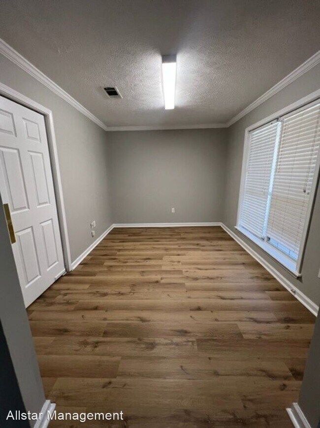 3 br, 2 bath House 1841 Lincolnshire Blvd Rental For Rent in