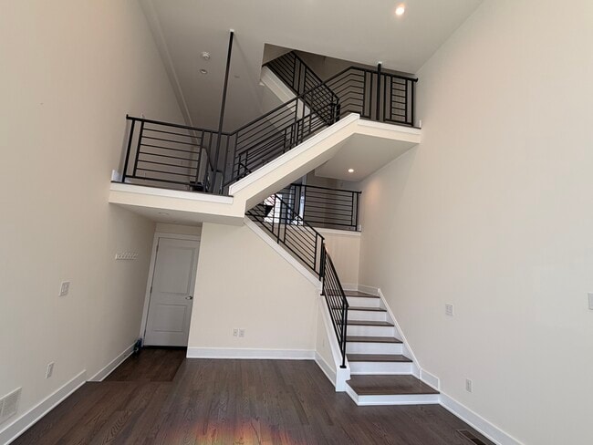 Photo - 2421 Manton St