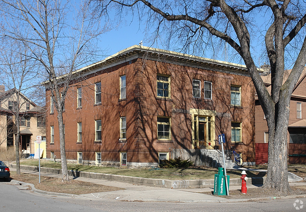 Photo - 2448 Lyndale Ave S Apartments