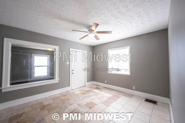 Photo - 2201 E New York St Unit B