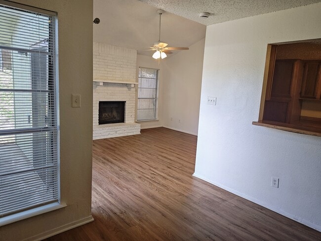 Photo - 1114 Royal Crest Dr
