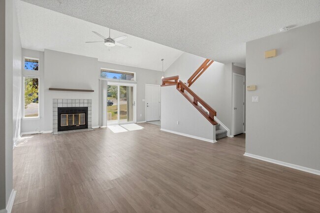 Photo - Beautiful Highlands Ranch 2 Bedroom + Loft Home with Spacious Layout & Prime Location